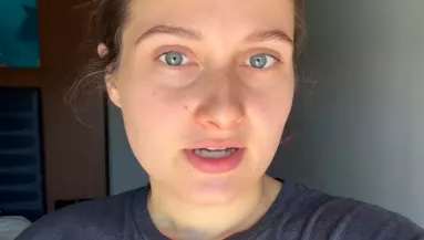 Nem hitte el a légiutas-kísérő, milyen kérdést tett fel neki az utas - Videó