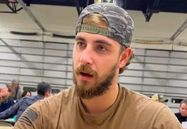 Sokkolta a srácot, amikor az anyja elmondta, ki után kapta a nevét - Videó