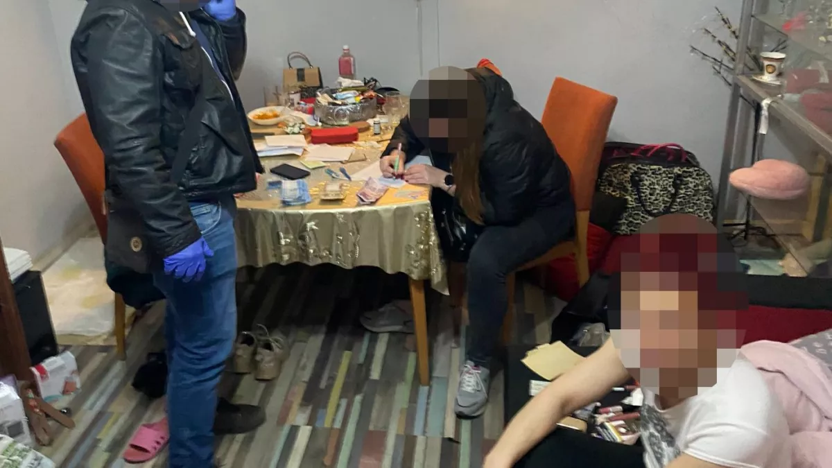 Belenéztek Gyöngyi táskájába a zsaruk: majd azonnal lefoglalták a kocsiját is - Fotók