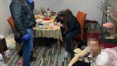 Belenéztek Gyöngyi táskájába a zsaruk: majd azonnal lefoglalták a kocsiját is - Fotók