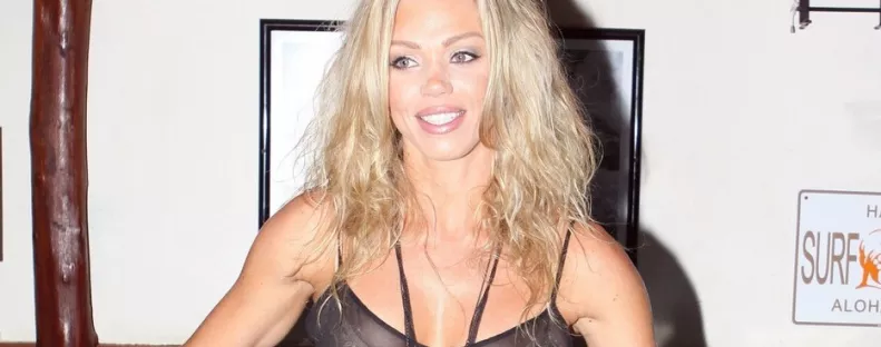 Haja és foga sincs már: sokkoló képek a hajléktalanná vált szupermodellről - Fotók