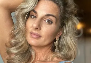 Szuperpuma - kiabálják az 51 éves tanárnőnek, aki ezt a 28 éves srácot szedte fel a Tinderen - Fotók