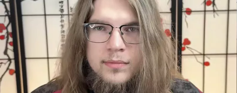 Hippi külsővel ment fodrászhoz a srác: nem sokkal később rá se lehetett ismerni - Videó