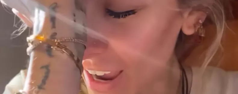 Kilyukadt az orra a drogoktól Jacko lányának: sokkoló videót posztolt