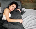 Mindig átöleled a párnát alvás közben? Akkor ez a 3 tulajdonság jellemző rád