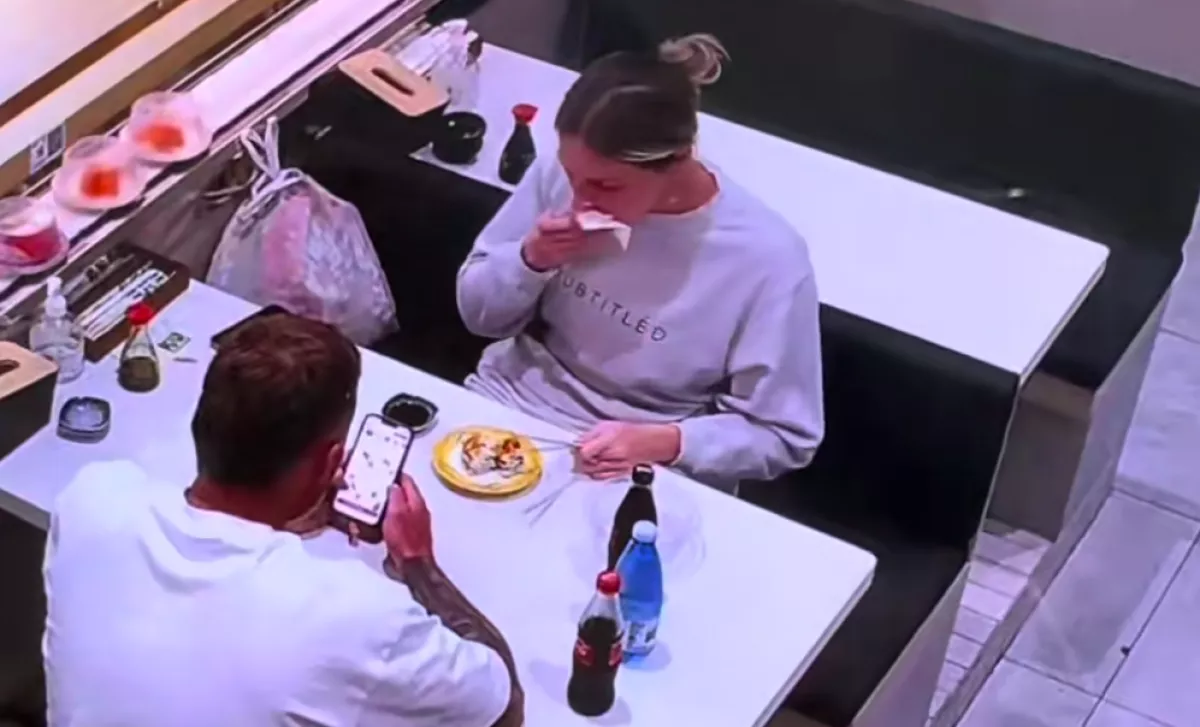 Hónapok után találkozik a nő a barátjával egy étteremben: hamar az élete lesz a tét - Videó