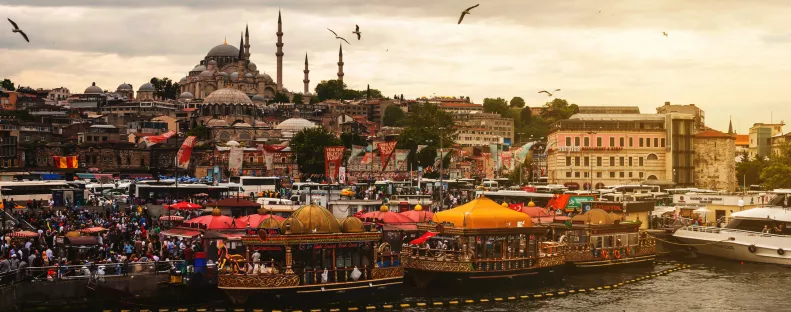 Tragikus mérgezés a nyaraláson: két gyermek halt meg, a szüleik intenzíven