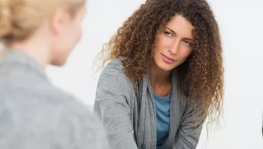 3 jó szándékú gesztus, ami tudat alatt tolakodónak tűnik mások szemében