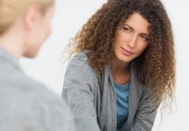 3 jó szándékú gesztus, ami tudat alatt tolakodónak tűnik mások szemében