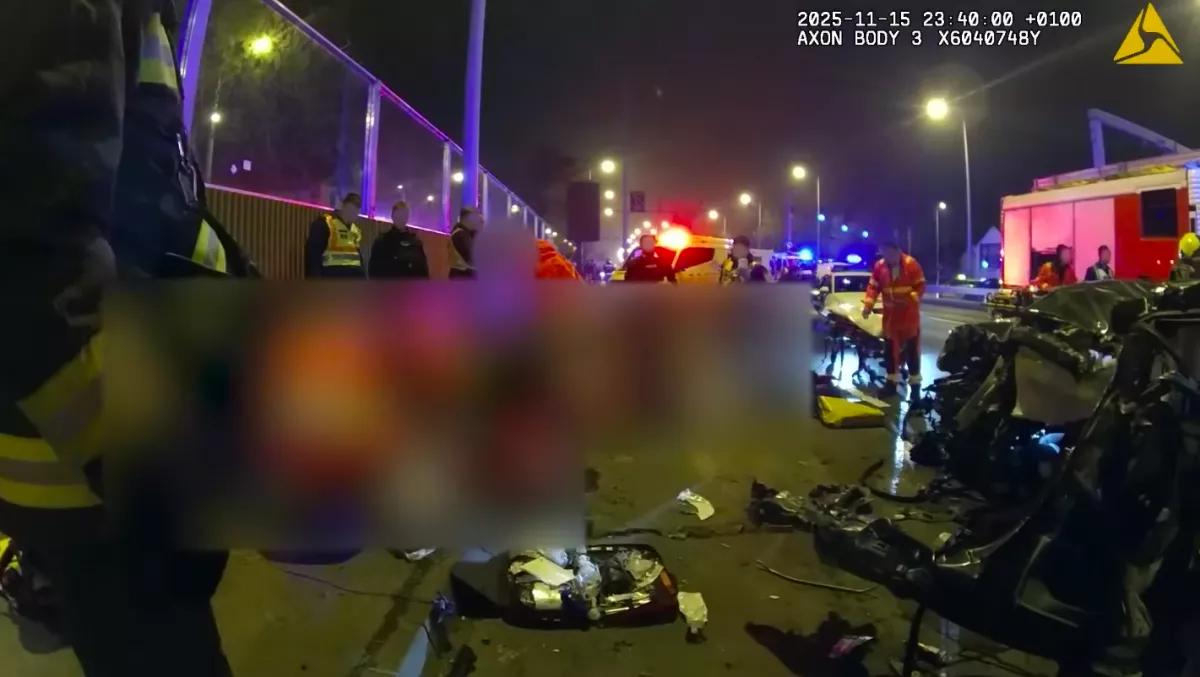 "Hölgyem, hall engem?" - Megrázó testkamerás videót közölt a rendőrség a száguldozó fiatalok tragédiájáról - Videó