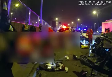 "Hölgyem, hall engem?" - Megrázó testkamerás videót közölt a rendőrség a száguldozó fiatalok tragédiájáról - Videó