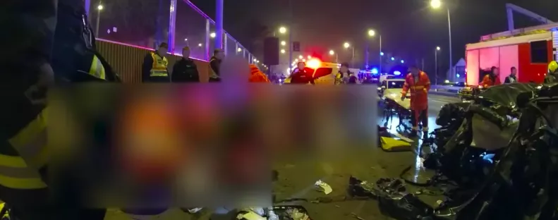 "Hölgyem, hall engem?" - Megrázó testkamerás videót közölt a rendőrség a száguldozó fiatalok tragédiájáról - Videó