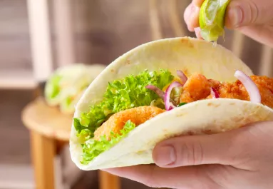 Beleharapott a tacoba a politikus, aztán rögtön tudta, nagy a baj - Fotó