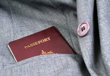 Ez az egy ember utazhat bárhová a világon útlevél nélkül