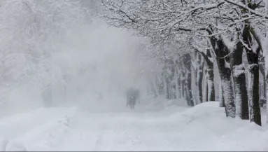 Hó, eső, viharos szél: 4 vármegyére frissítették a riasztást