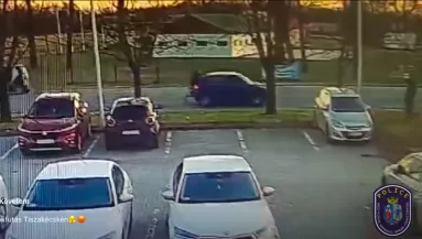 Beütött a kristály férfinak Tiszakécskén: amit tett a forgalomban gyalog, az sokkoló - Videó