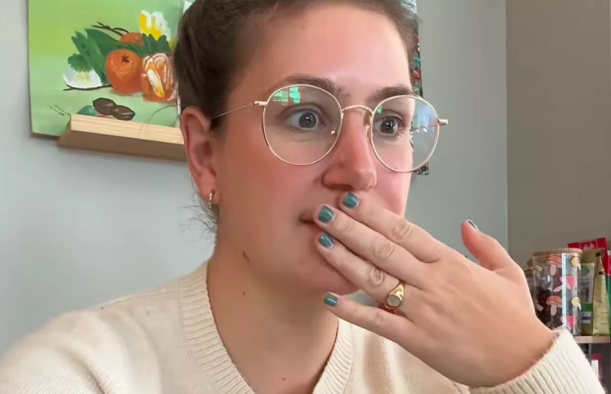 Pulóvert vesz a nő: amit otthon észrevesz rajta, azonnal gyanút kelt - Fotók