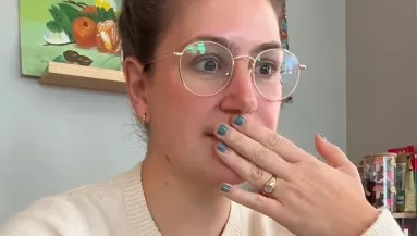 Pulóvert vesz a nő: amit otthon észrevesz rajta, azonnal gyanút kelt - Fotók