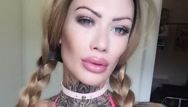 Gyönyörű nő volt, az agyonoperált teste 95%-át ma már tetkók borítják – Fotók