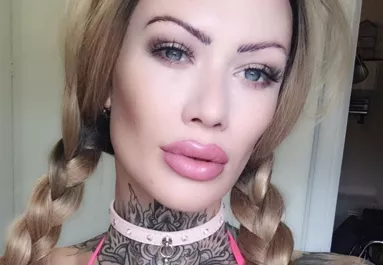 Gyönyörű nő volt, az agyonoperált teste 95%-át ma már tetkók borítják – Fotók