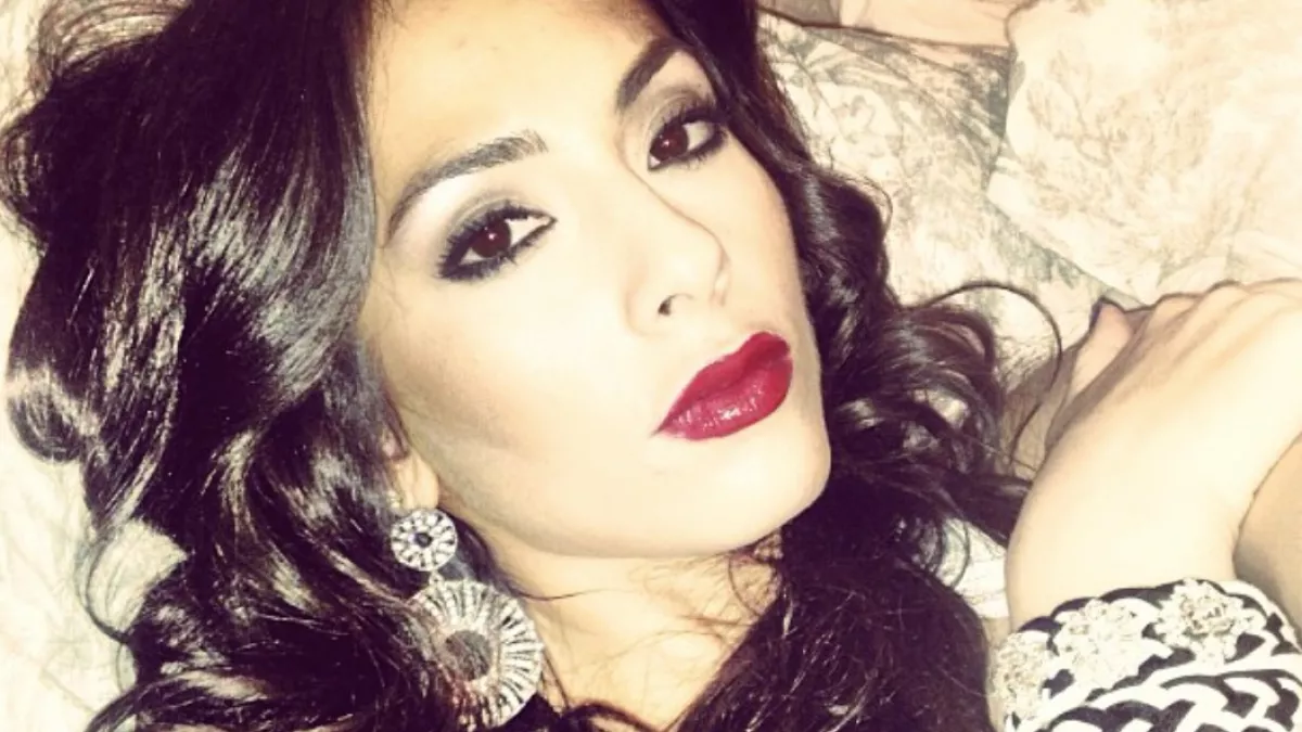 Beleharapott a perecbe a 27 éves színésznő, 12 éve csöveken át etetik – Fotók