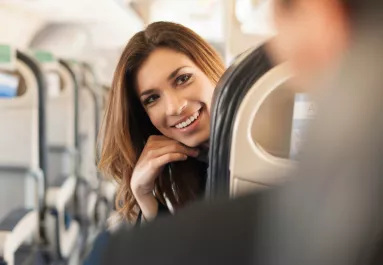 Szakértő figyelmeztet: soha ne viseld ezt a 4 ruhadarabot a repülőgépen