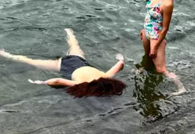 Ez a halott édesanya az Instagram legbizarrabb sztárja - Fotók