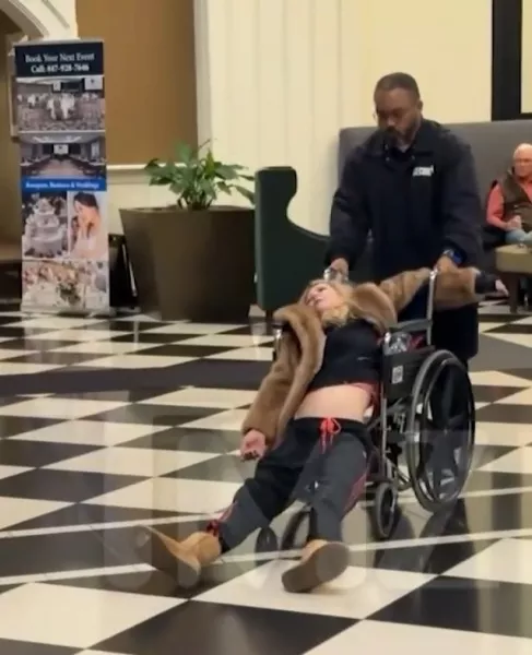 Tara Reid, Amerikai pite, Csont, bőr, drog, 