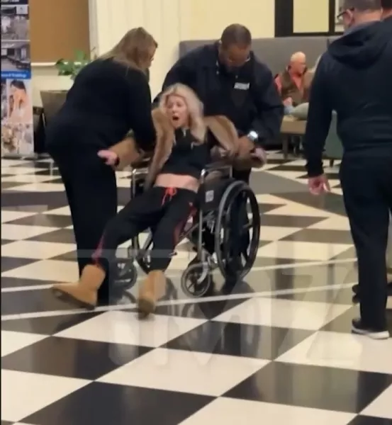 Tara Reid, Amerikai pite, Csont, bőr, drog, 