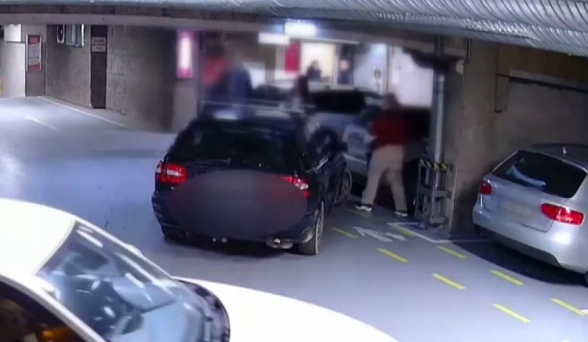 Bicskanyitogató dolgot tett Gabriella és Petra az idős úrral a tatabányai mélygarázsban - Videó