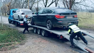Ugrottak a luxus BMW-k, a tízmilliók és az arany: 9 embert vettek őrizetbe - Brutális képek érkeztek
