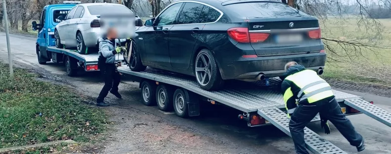 Ugrottak a luxus BMW-k, a tízmilliók és az arany: 9 embert vettek őrizetbe - Brutális képek érkeztek