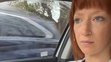 A fia vörös hajáról tett fel kérdést egy idegen a nőnek: nem jutott szóhoz, mit - Videó