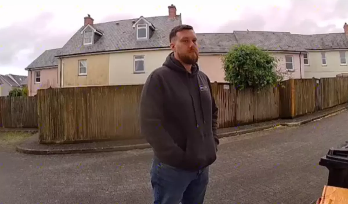 Az ajtókamerán látta meg először az új randi partnerét Olivia: a reakciója vírusos siker - Videó