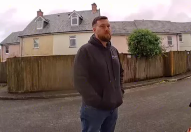 Az ajtókamerán látta meg először az új randi partnerét Olivia: a reakciója vírusos siker - Videó