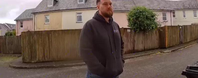 Az ajtókamerán látta meg először az új randi partnerét Olivia: a reakciója vírusos siker - Videó