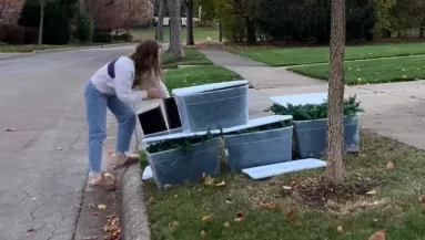 A villanegyedben ment guberálni a tiktoker: döbbenetes, miket talált - Videó