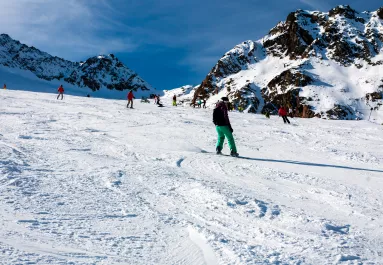 Síbaleset az Alpokban: diákjai szeme láttára hunyt el egy tanár