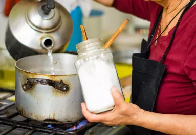 Mostak, főztek a nők a 75 éves mártraverebélyi bácsira az otthonában: de a férfit nem ezért tartóztatták le - Fotók