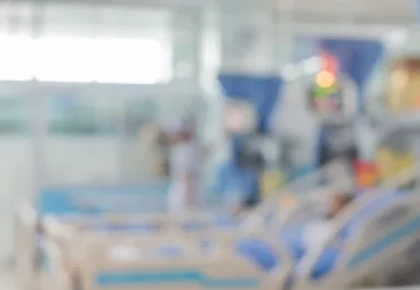 Az életéért küzd a Miss Universe versenyző: Gabi a színpadról zuhant a mélybe - Videó