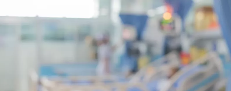 Az életéért küzd a Miss Universe versenyző: Gabi a színpadról zuhant a mélybe - Videó