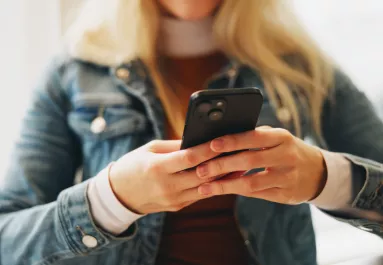 Egyetlen gombnyomás, és többé nem figyelhet meg senki a mobilodon keresztül