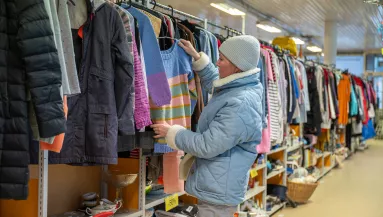 33 ezerért vett blézereket a nő a turkálóban: a valódi áruk letaglózta