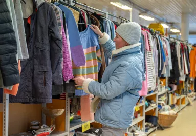 33 ezerért vett blézereket a nő a turkálóban: a valódi áruk letaglózta