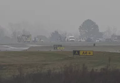 Lezuhant egy repülő egy regionális repülőtéren: sok a halott, egy híres autóversenyző is