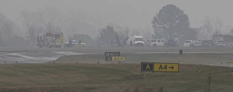 Lezuhant egy repülő egy regionális repülőtéren: sok a halott, egy híres autóversenyző is