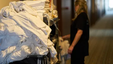 Két év után hagyta el a hotelszobát a gamer: gyomorforgató, amit ott találtak