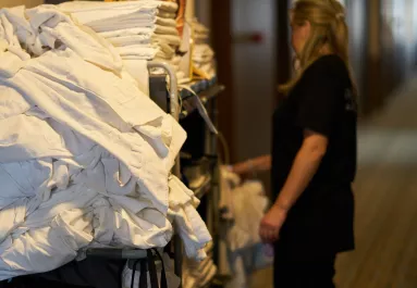 Két év után hagyta el a hotelszobát a gamer: gyomorforgató, amit ott találtak