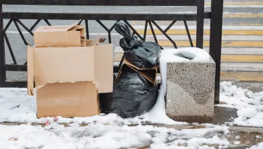 Gazdag környékre ment a szemétbe turkálni az influenszer: amit talált, megdöbbentő