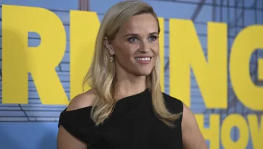 Karácsonyi fotót posztolt Reese Witherspoon: De egy részlet mindenkit megdöbbent